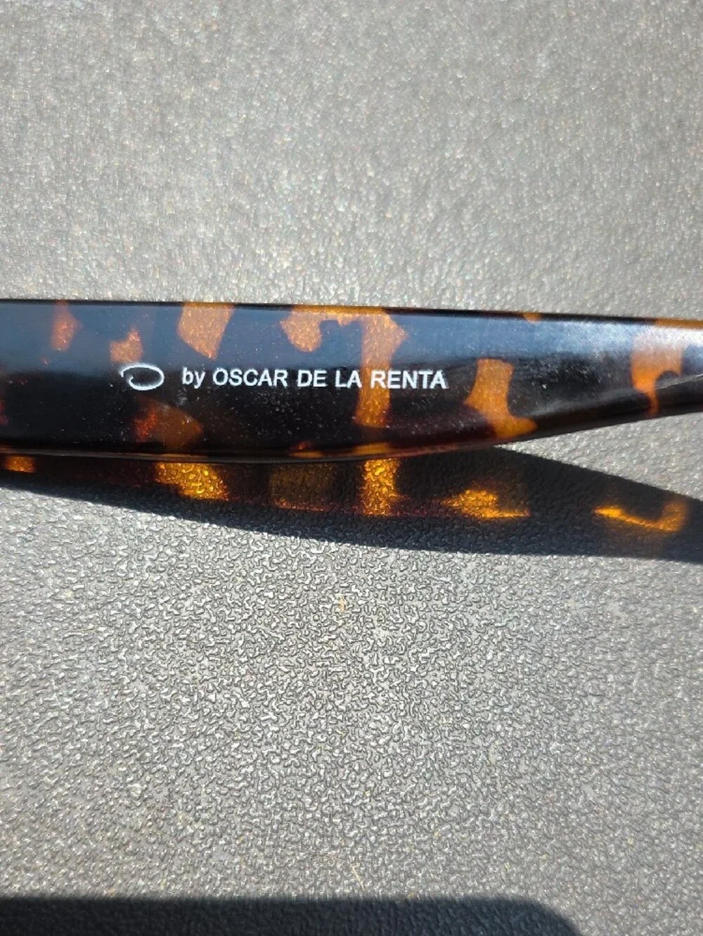 Oscar de la Renta Tortoiseshell Sunglasses with Brown Lenses